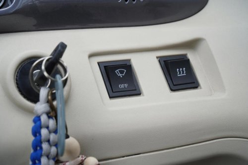 【試乗レビュー】88万円から買える3人乗りEVトゥクトゥク「eNEO」シリーズ。実用的な電動トライクの実力を比較検証