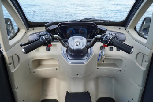 【試乗レビュー】88万円から買える3人乗りEVトゥクトゥク「eNEO」シリーズ。実用的な電動トライクの実力を比較検証