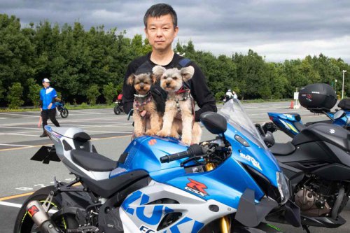 100周年記念カラー『GSX-R1000R』のフロントスポイラーがスゴいことに!? 数々のGSX-Rを乗り継いだオーナー自慢の1台！【SUZUKI HEROES！スズキ乗り突撃インタビューFile／GSX-S/R MEETING 2024編 ①】