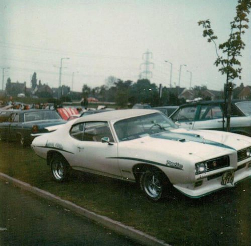 20 Smokin’ Muscle Cars And Their Top Speeds