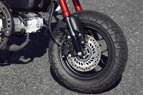 【レビュー】ホンダ「モンキー125」インプレ（2025年）走りの性能と装備の特徴を徹底解説