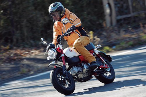 【レビュー】ホンダ「モンキー125」インプレ（2025年）走りの性能と装備の特徴を徹底解説