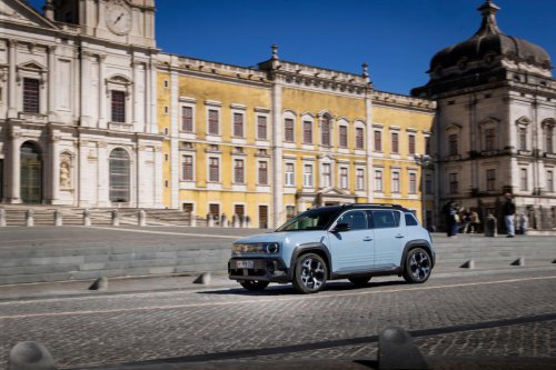 Renault 4 E-Tech 2025: Características, precios, prueba y opinión