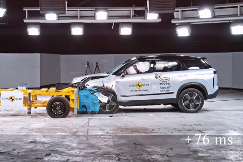 2025 Jaecoo J7 SHS vs BYD Sealion 6 Essential comparison: Spec battle