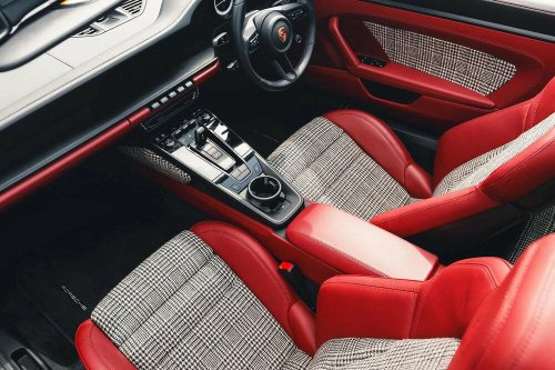 【ポルシェオーナーへ】流麗な外観にマッチする英国の伝統的なテキスタイルが見事すぎる！