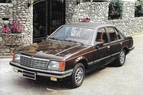 Los coches más raros de la badge engineering