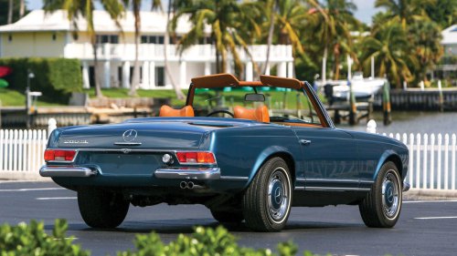 A 1971 Mercedes-Benz 280 SL "Pagoda" in Photos
