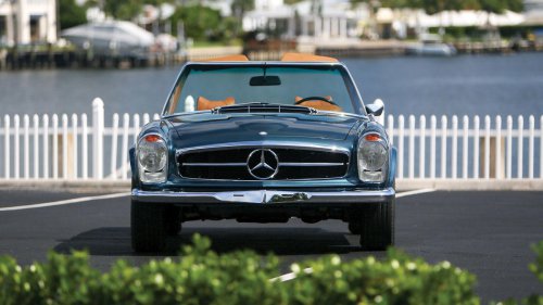 A 1971 Mercedes-Benz 280 SL "Pagoda" in Photos