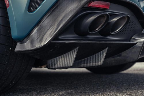 2026 Aston Martin Vantage Roadster Has Wide Fenders and an Even Wider Grille