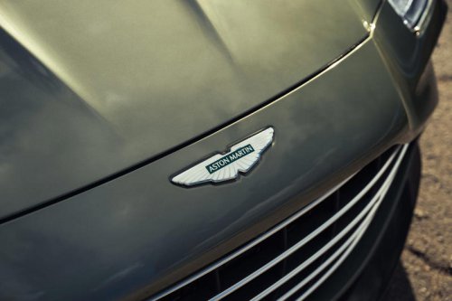 2026 Aston Martin Vantage Roadster Has Wide Fenders and an Even Wider Grille