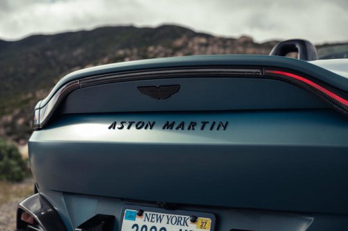 2026 Aston Martin Vantage Roadster Has Wide Fenders and an Even Wider Grille