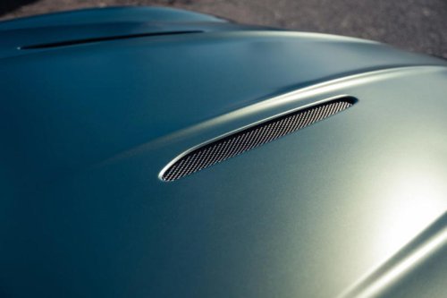 2026 Aston Martin Vantage Roadster Has Wide Fenders and an Even Wider Grille