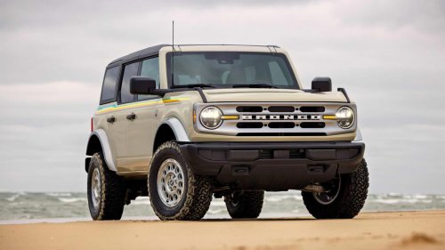 The last 2 SUVs left in America with a manual transmission