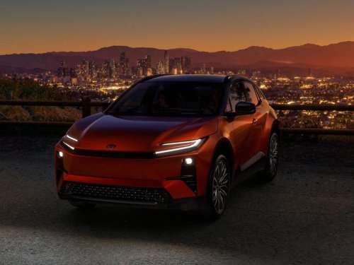 トヨタ新型「C-HR」が北米デビュー。航続距離約464kmのBEVコンパクトSUV