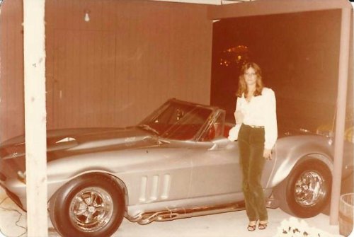 20 Proud Muscle Car Owners Posing in the 1970s