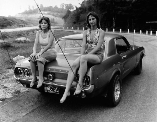 20 Proud Muscle Car Owners Posing in the 1970s