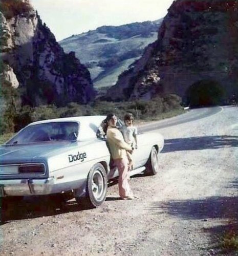 20 Proud Muscle Car Owners Posing in the 1970s