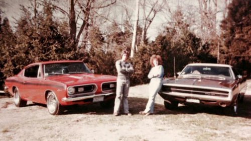 20 Proud Muscle Car Owners Posing in the 1970s