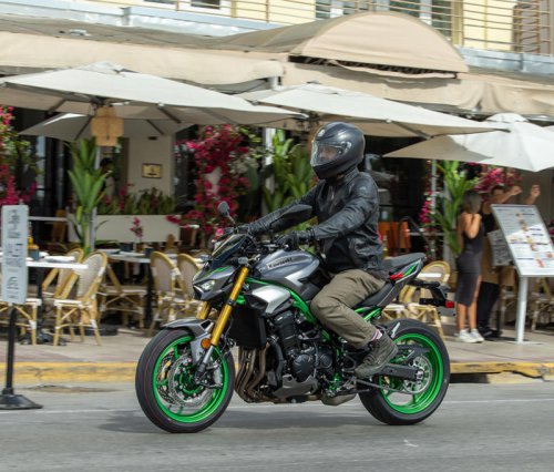 Kawasaki’s 2025 Z900 SE Is Their Best Version of a Streetfighter Yet