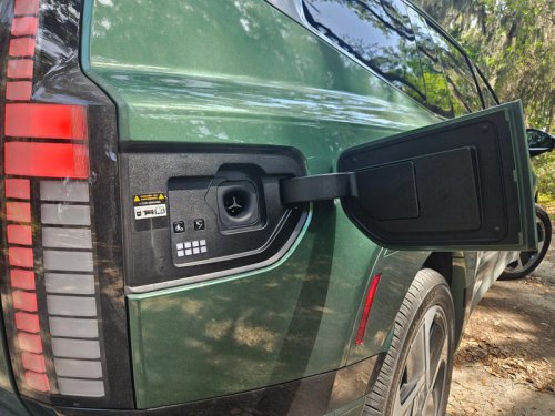 The 2026 Hyundai Ioniq 9 Is an Excellent Three-Row EV