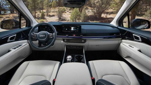 The Kia Carnival is the minivan that SUV buyers secretly want