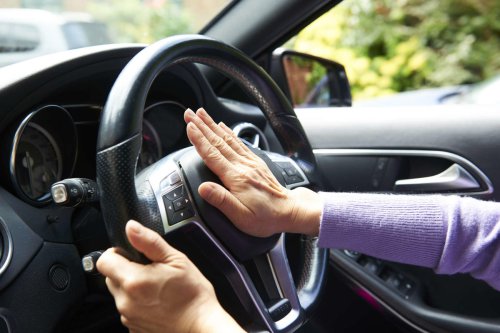 El uso correcto del claxon: ¿cuándo se puede usar y cuándo no?