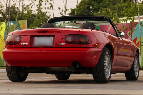 「バッテリーはトンネルへ」…EVになっても後輪駆動を貫くマツダ・ロードスターの“運転至上主義”