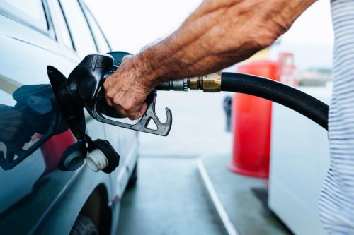 El conflicto de Irán deja colas en las gasolineras y avisos de más subidas: así se ha disparado el precio de la gasolina
