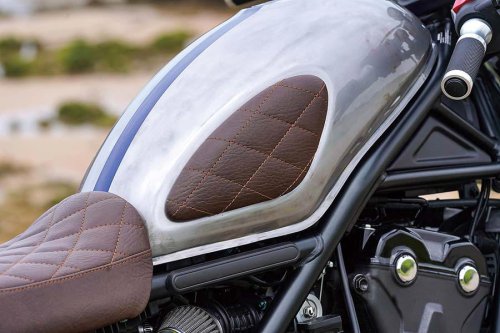 ホンダモトラッド CL500（ホンダ CL500）ビーチという会場の雰囲気に合わせたサーフィンモチーフ【Heritage&amp;Legends】