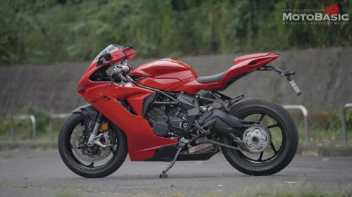 逆回転クランクで切れ味鋭く MVアグスタ F3 800 R【詳細チェック】