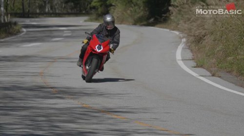 逆回転クランクで切れ味鋭く MVアグスタ F3 800 R【詳細チェック】