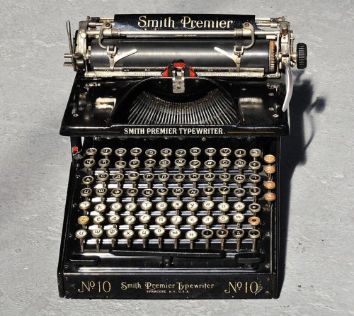 19 Antique Typewriters Collectors Truly Value