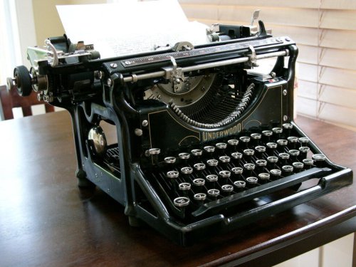 19 Antique Typewriters Collectors Truly Value