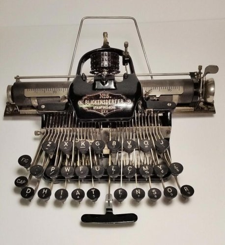 19 Antique Typewriters Collectors Truly Value