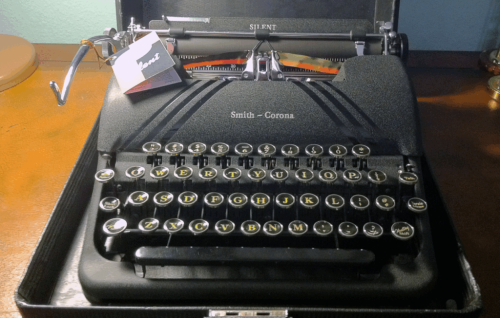 19 Antique Typewriters Collectors Truly Value