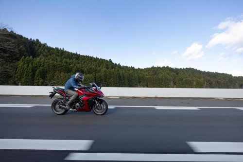 大型バイク『GSX-S1000GT』で片道360km走って“生マグロ”を食べにいくのは文字通り『朝飯前』かもしれない【SUZUKI GSX-S1000GT ／ ツーリングインプレ② 高速道路編】