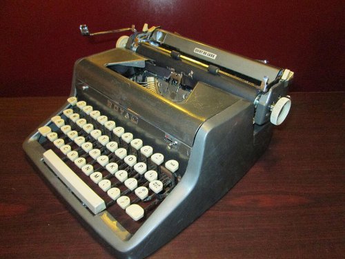 19 Antique Typewriters Collectors Truly Value