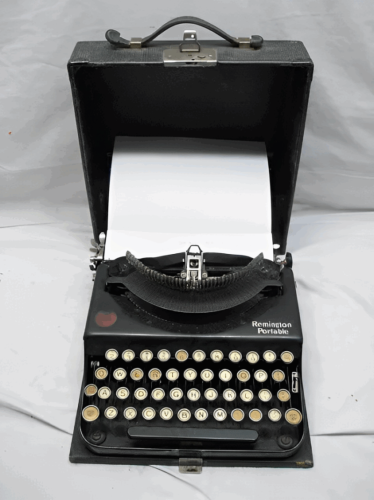 19 Antique Typewriters Collectors Truly Value