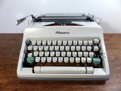 19 Antique Typewriters Collectors Truly Value