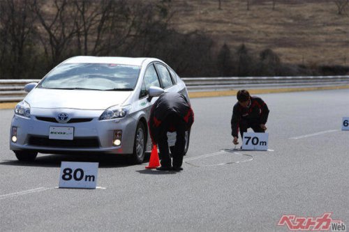 ミニバンフル乗車で加速性能はどれだけ落ちる？ クルマのあんなことこんなこと ビミョーな変化をテストで確かめる【ベストカーアーカイブス2013】