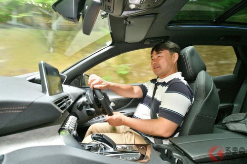 プジョー最強の“300馬力”SUV「3008」がスゴイ！ 1.6リッターエンジン搭載の「GT HYBRID4」どんなクルマ？ 軽井沢の｢愛車映えスポット｣へドライブして感じた“実力”とは