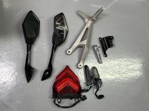 CBR250RRとお別れ｜手放す前に外していた保安部品を装着していきます【葉月美優のバイクライフレポート】