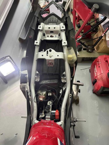 CBR250RRとお別れ｜手放す前に外していた保安部品を装着していきます【葉月美優のバイクライフレポート】