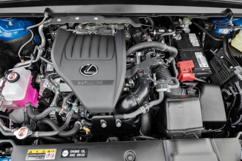 レクサスRXが「あの顔」を捨てた！新フェイスリフトはBMW・X5超えを狙う次世代デザインだった