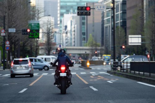 大型バイク『GSX-S1000GT』で片道360km走って“生マグロ”を食べにいくのは文字通り『朝飯前』かもしれない【SUZUKI GSX-S1000GT ／ ツーリングインプレ② 高速道路編】