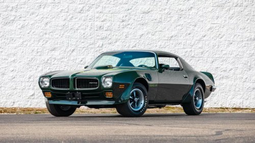 15 American Muscle Cars That Still Turn Heads