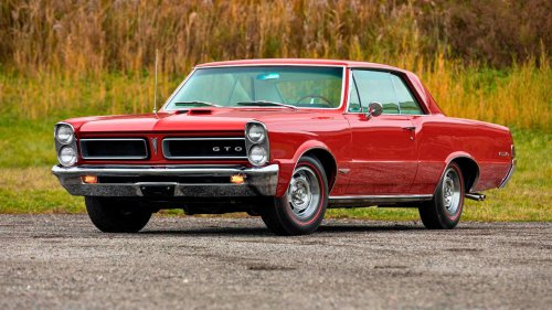 15 American Muscle Cars That Still Turn Heads