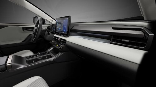 トヨタが新型「RAV4」を世界初公開 デザインとハイブリッドシステムを刷新