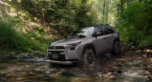 トヨタが新型「RAV4」を世界初公開 デザインとハイブリッドシステムを刷新
