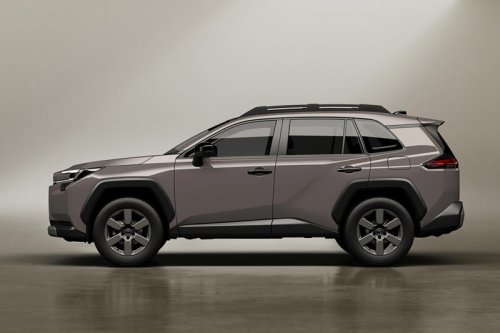 トヨタが新型「RAV4」を世界初公開 デザインとハイブリッドシステムを刷新